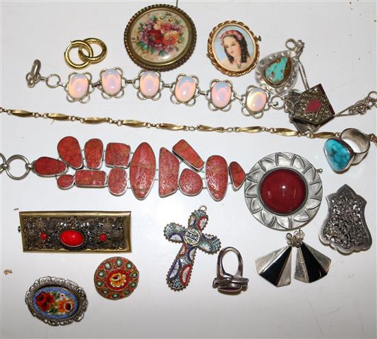 Pendants & lockets on chains etc.